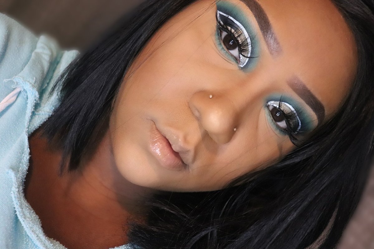 makeupby_liz01's tweet photo. Ice me out🌬️
Details posted below 💙
#friday #makeup #TheList #abhprimer #glam #MOTD https://t.co/Cw2S9dOvMg