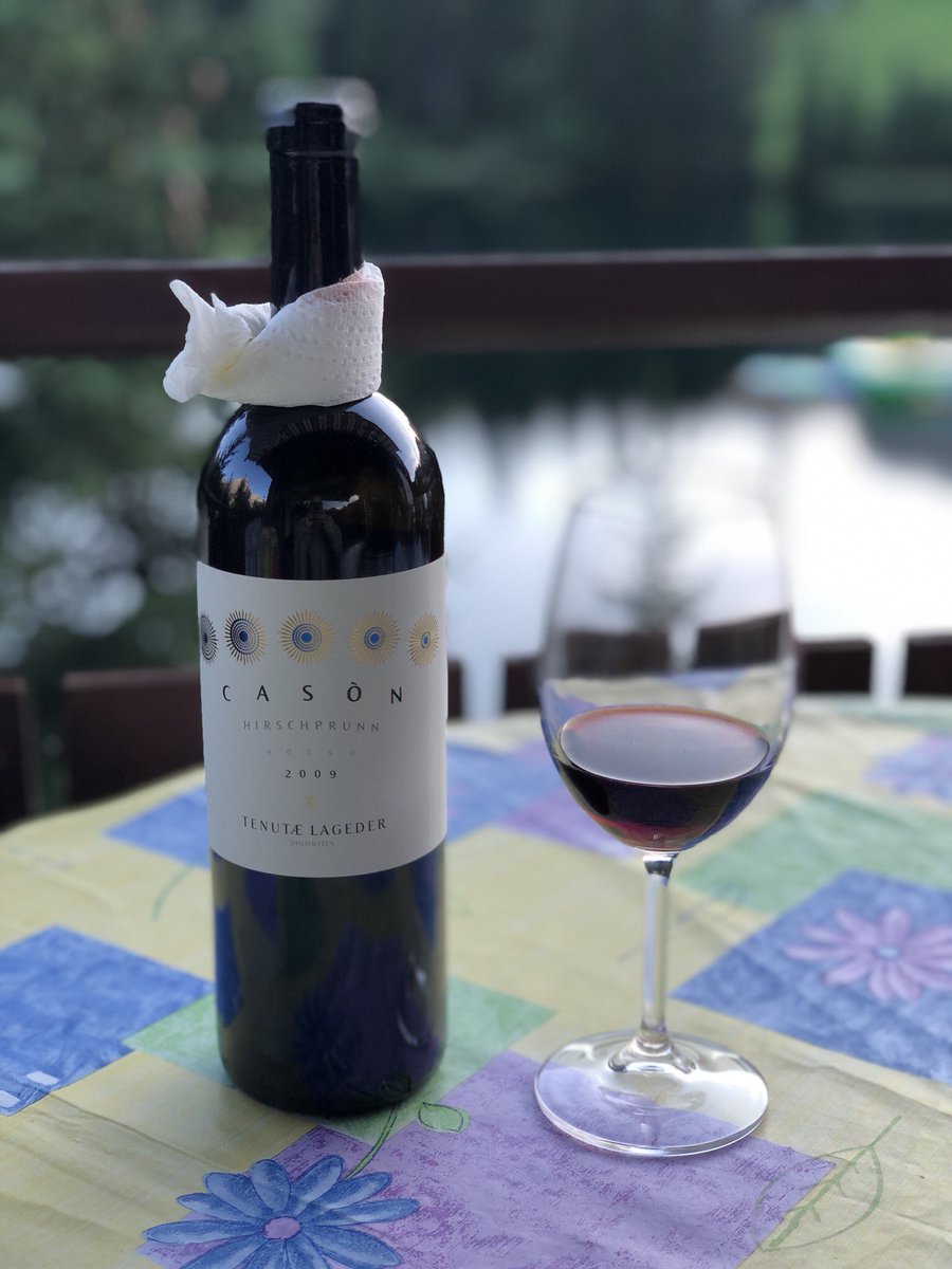 mdago87's tweet photo. #swissmountains #arosa #balkony #redwine #italy #dolomites #casòn #hirschprunn #lageder #blackandredberries #cherries #finewoodflavor #powerful #compact #fresh #biodynamic 🇮🇹🍷⛰ https://t.co/cp9iTgeK5D