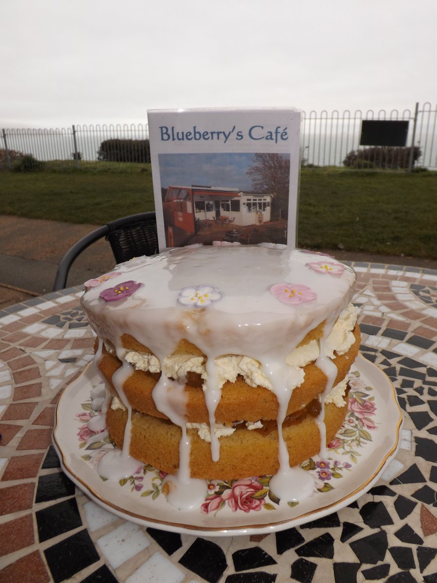Blueberrys_cafe's tweet image. Cakes for tomorrow are GLUTEN FREE Pear Frangipane, Malteser, Vanilla and Elderflower and Gooseberry #iow #isleofwight