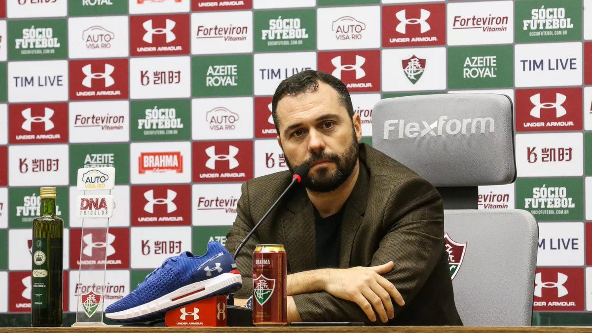 Savioli9's tweet photo. Mário: "O time precisa sempre, mas neste momento precisa de apoio. Criamos uma ideia de que se ultrapassar os 20 mil pagantes no domingo faremos uma promoção no jogo contra o Avaí com ingresso na Sul a R$ 40 e toda a Leste em cima e em baixo a R$ 10."

📷 Lucas Merçon https://t.co/VYCvYGJQ8o