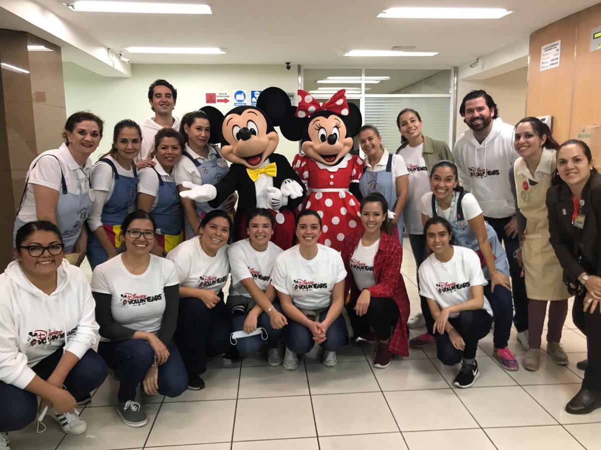 AyudameaSonreir's tweet photo. Disney VoluntEARS junto a Mickey y Minnie llevaron alegría a los niños hospitalizados en el CMN La Raza ¡GRACIAS Disney por su apoyo incondicional!
#DisneyVoluntEARS #Disney #CompromisoDisney #visitasASAC #CáncerInfantil #MaestrosDeVida #CreerEnTi #felicidad #familiaASAC #asacmx https://t.co/HPuANj4UUY