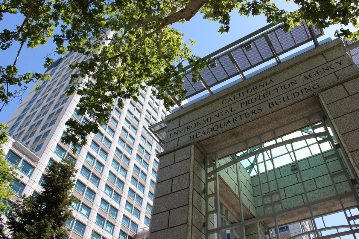 AirResources's tweet image. MONDAY-1:30 PM: @UCSanDiego @Scripps_Ocean @UCDavis &amp;amp; @Stanford scientists discuss study examining #climatechange impacts of brown carbon emissions from seasonal sources: ag, #wildfire &amp;amp; home wood burning.
buff.ly/2YOKs9r
Tune in ▶️ buff.ly/2NxHHzU
#CARBscience