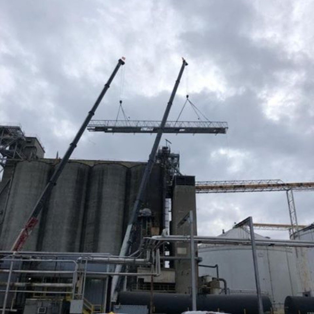 PhoenixCrane1's tweet photo. We love showing off our operators' tandem lifts.  They are assigned to our most experienced and skilled operators.  Pretty impressive, eh?! https://t.co/3j3d02taGp