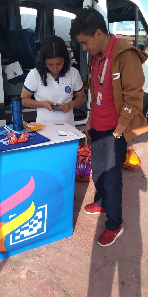 David_romero28's tweet photo. A lo largo de esta semana, de la mano con @Banxico, @FincomunMX está participando en la Caravana #CoDi en Tulancingo. Invito a todos a acudir a la Feria para conocer la caravana, comenzar a utilizar esta nueva forma de pago y hacer así sus primeras compras/ventas. ¡Los esperamos! https://t.co/NA5A17z0WN