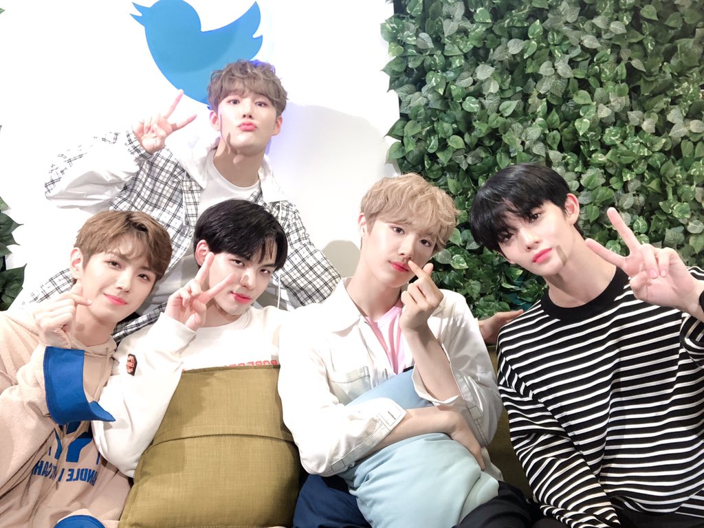 yoonivershua's tweet photo. @ggukbizzle @MerchManila @CIX_twt @CIX_Official @pseudosamm @xenon_alym #CIX1STWIN uwu THANK YOU FOR THIS https://t.co/eEQaYW7Mi9