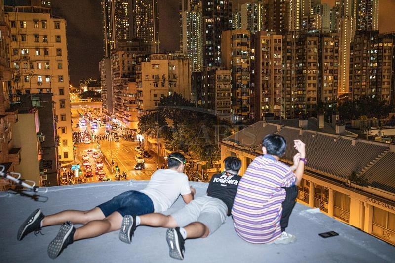 ☂️Hongkongers with laser pointers against police tear gas
📷 © <a href="/ToddRDarling888/">Todd Darling</a> / <a href="/PolarisImages/">Polaris Images</a>
► instagram.com/p/B1O4pv3CGq2/
#HongKongProtest #HongKong