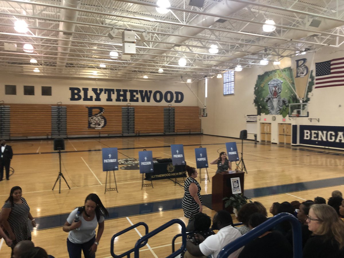 danreyes72's tweet photo. Premier Starts Here! Back to School Convocation @lonniebnelson @CatawbaTrail #AliveattheHive https://t.co/amkhEnp0fC