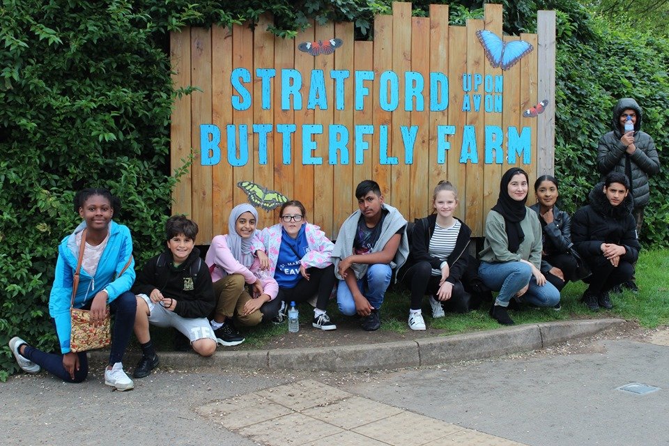 TheFeastProject's tweet photo. No sign of Summer but @TheFeastProject we carry on regardless. Day 10 of our #10DaysOfSummer saw the Birmingham team in Stratford Upon Avon. Butterflies, famous landmarks, good food and great conversations (and ice creams too!). #TheFeastAt10 @UniBham_Nursing @HHHBirmingham https://t.co/BBqysBxO7n