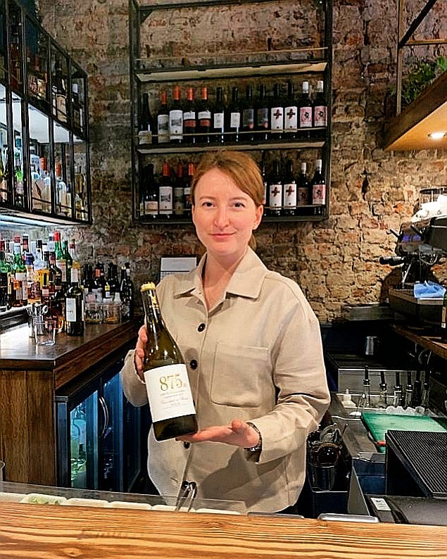 Our lovely GM Gabi presenting 875 Chardonnay from Coto de Imaz, Rioja.
Come to Opera Tavern to try our special wine of the month!
#coventgardenrestaurant #london #londontapas #londonrestaurant #saltyardgroup #operatavern #cotodeimaz