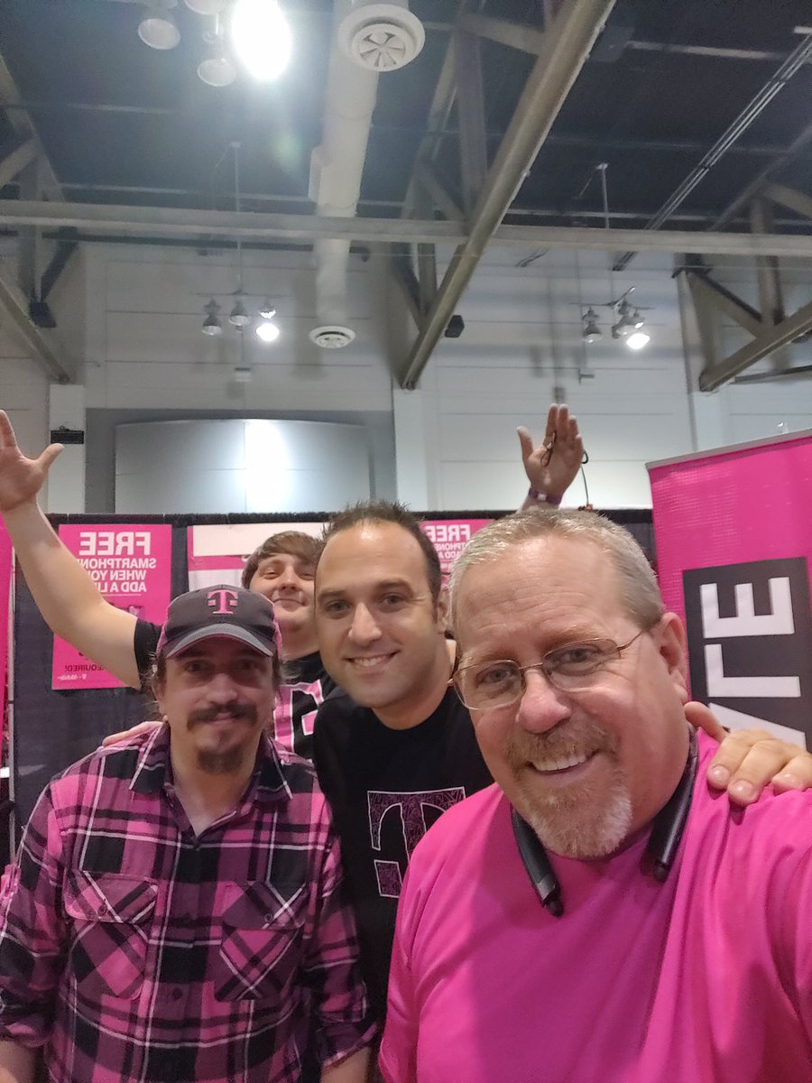 #geek’dcon supporting this awesome team!!  @GPMobileTPR @BeastTexasDM <a href="/JeffUzueta/">Jeff Uzueta</a> <a href="/loriadavis44/">Lori Davis</a>