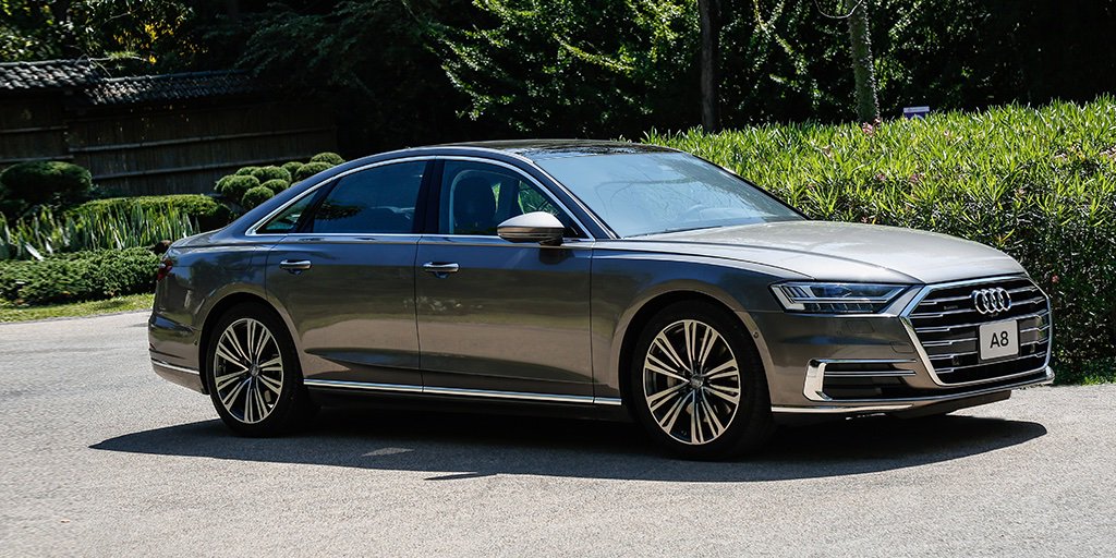 AudideMexico's tweet photo. Audi A8 redefine el límite de lo posible con una conducción altamente automatizada. #ForgetTheCar #NuevoAudiA8 https://t.co/l2djgmwazZ