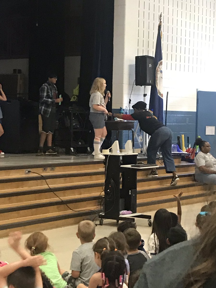 ParkRidgePats's tweet photo. Park Ridge Patriots kicking off their PRIDE Assembly!! https://t.co/IBK96gpatk
