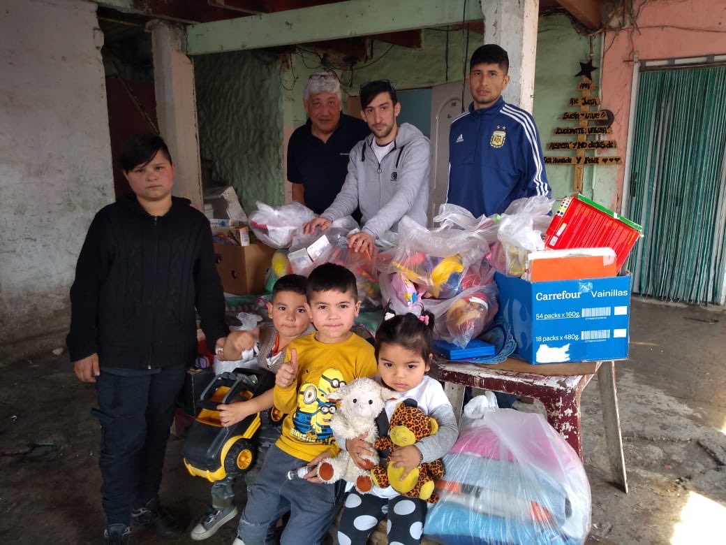 StreamComercio's tweet photo. Hoy la juventud de comercio acercó unas donaciones por el Día Del Niño al comedor “ Un día de juego “ de José Leon Suarez . Estamos felices de generar una sonrisa en los chicos y de realizar estas acciones solidarias. @marianodamianok @juliodo20436674 @Sergio_OrtizOk #SoyComercio https://t.co/TNouM0tskm