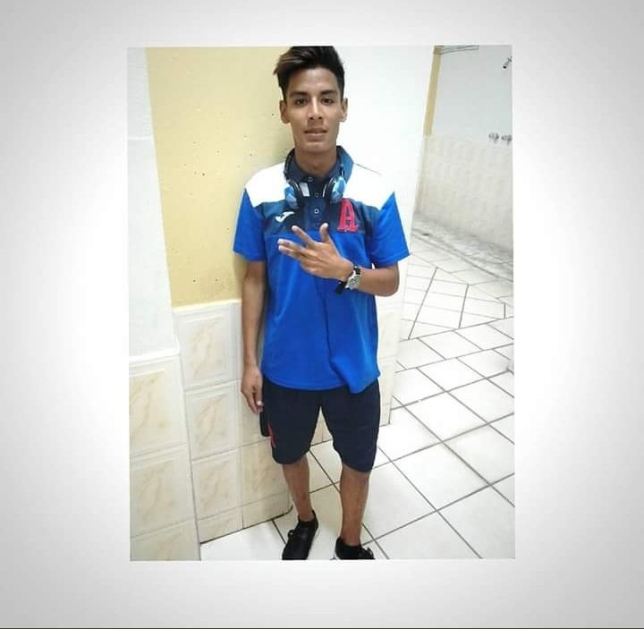 HeterosEl's tweet photo. Jugador del alianza alguien quiere ver sus fotos, intercambios por DM https://t.co/pw5uWPRyaq
