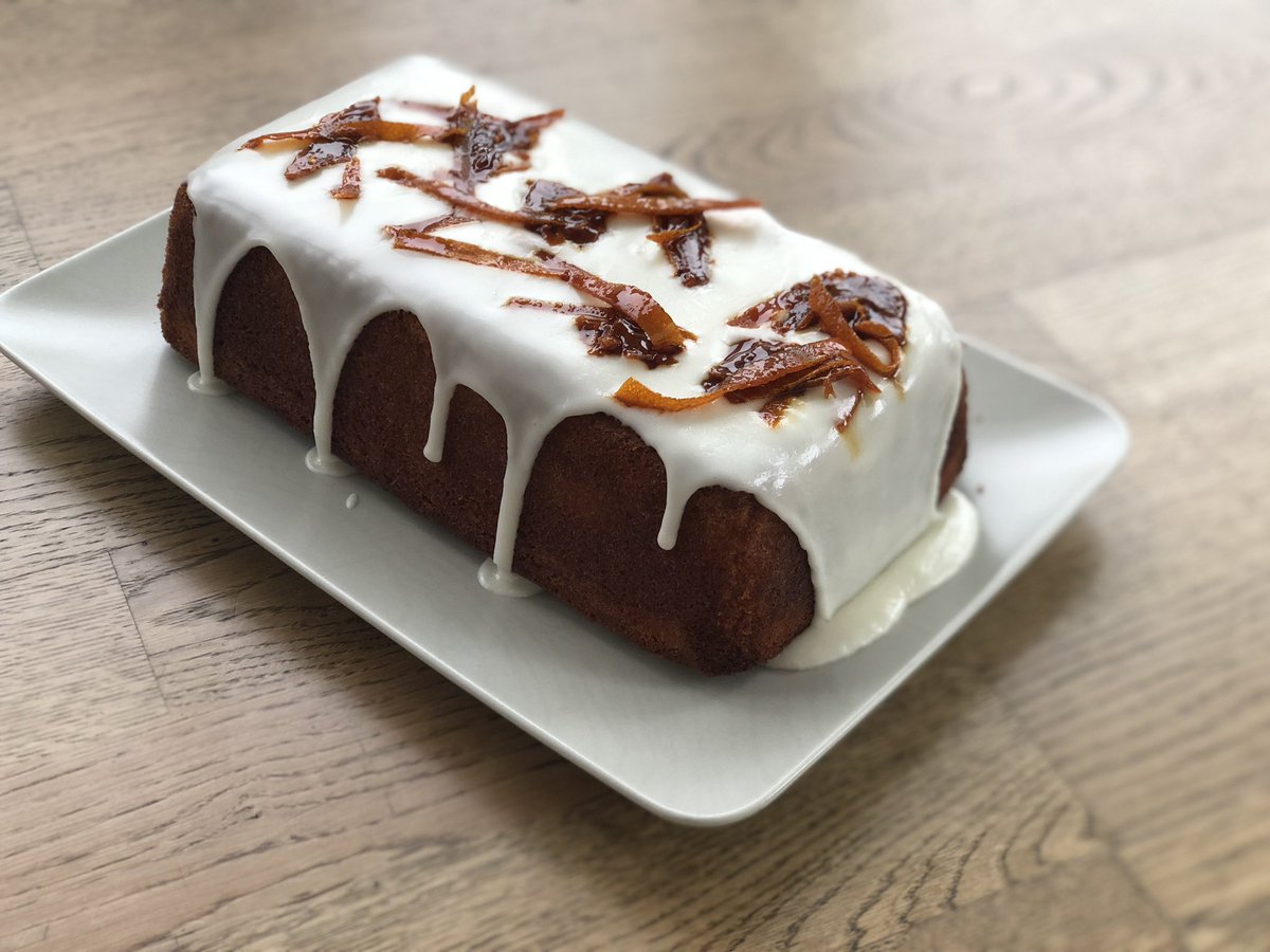 Welsh_PA's tweet photo. Orange drizzle cake with candied oranges. Perfect for a family house warming party 🍊 🎉 #MidWeekBaking https://t.co/A2jEDuYabD