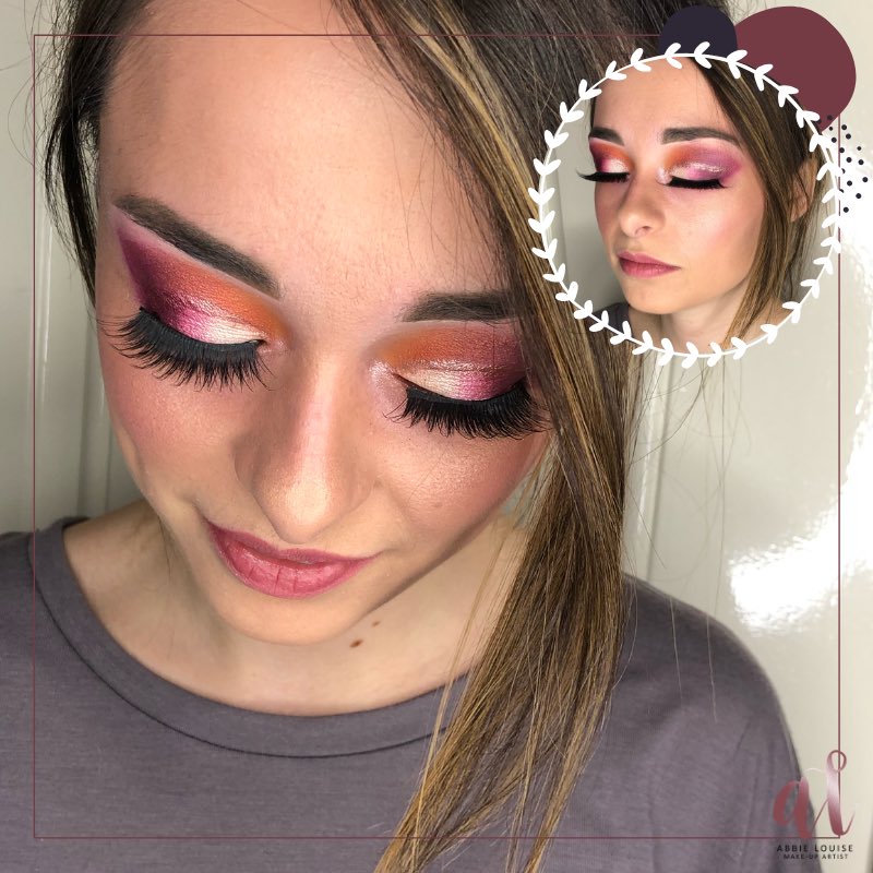 AbbieLouiseMUA's tweet photo. Brave & bold! It’s time to make a statement 💁🏻♀️
#confidence #sheffield #chesterfield #makeupartist #artistry #beautytips #art #creativemakeup #fearlessfriday #photography #brightmakeup #nightout #events #ladies #ladiesnight #makeupideas #bridalmakeup #prommua #muafollowtrain https://t.co/E953JWYn78