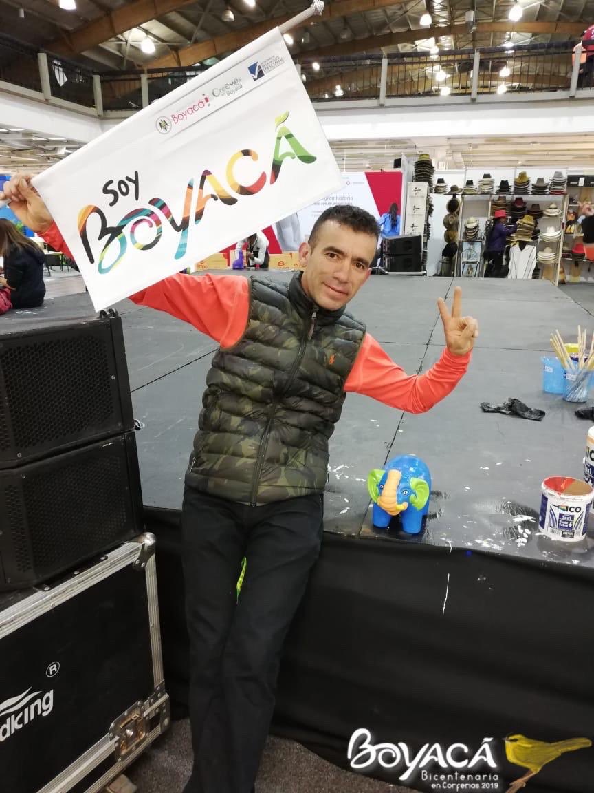 GobBoyaca's tweet photo. ¡Vivamos y disfrutemos #BoyacáBicentenariaEnCorferias! 

Las personas que visiten el pabellón 6 Soy Boyacá, donde las artesanías son protagonistas, pintando una cerámica y publicando la foto en sus redes sociales, podrán  llevársela a casa gratis como recuerdo de esta tierra . https://t.co/VzZwukaEYD