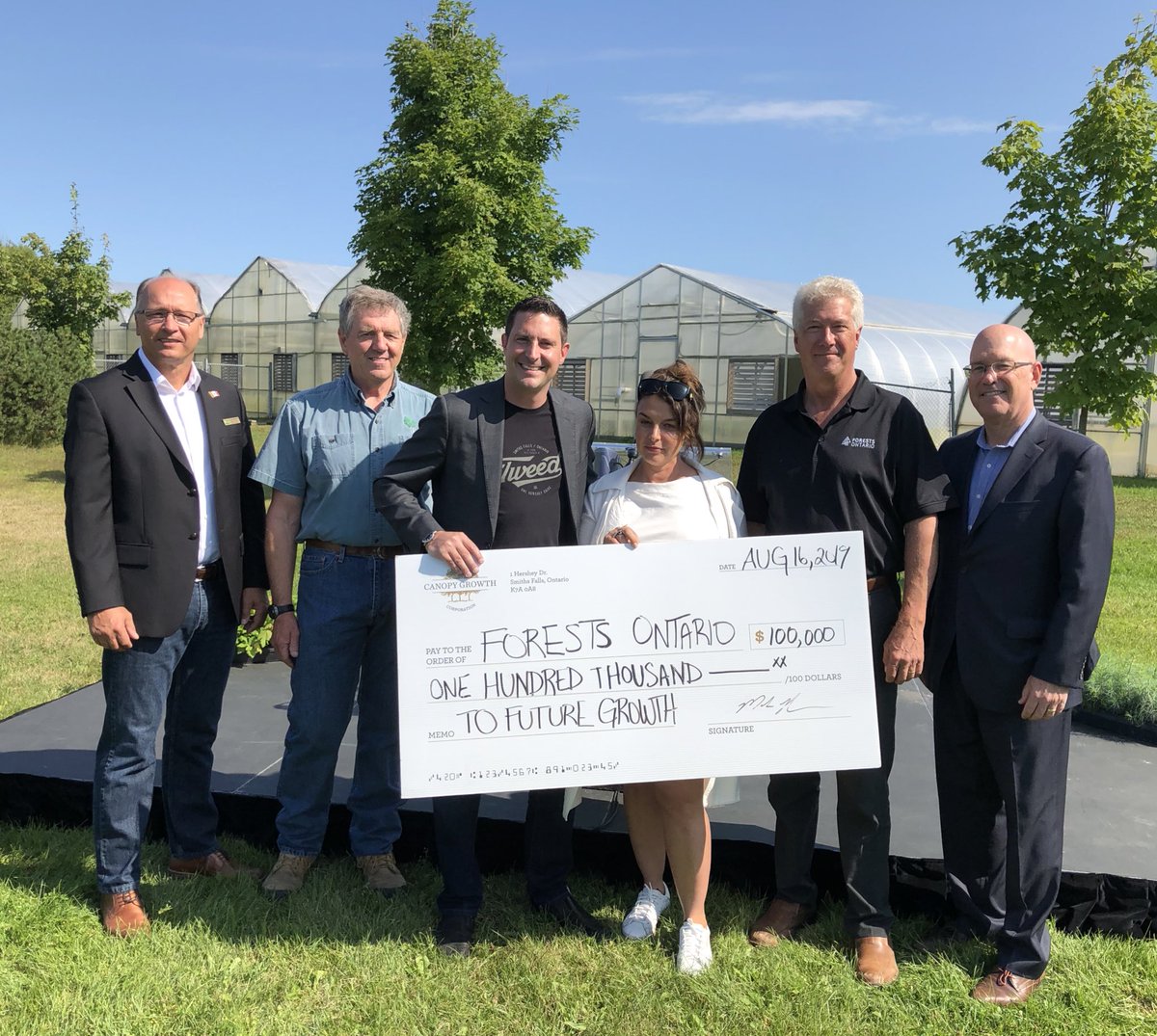 SteveClarkPC's tweet photo. Always pleased to help a new partnership take root. At @FFC_Kemptville to announce $100,000 contribution from @CanopyGrowth to @Forests_Ontario. Thanks to Canopy for supporting a project that’s great news for our riding &amp; the environment! #ToFutureGrowth https://t.co/YxDEZ23tPh