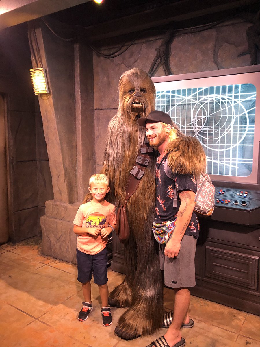 This picture is so cool.

Spoiler: I’m not the guy in the middle.

<a href="/ColbyCorino/">Normal Colby</a> 
<a href="/BecMeetsWorld/">Beckham C.</a>