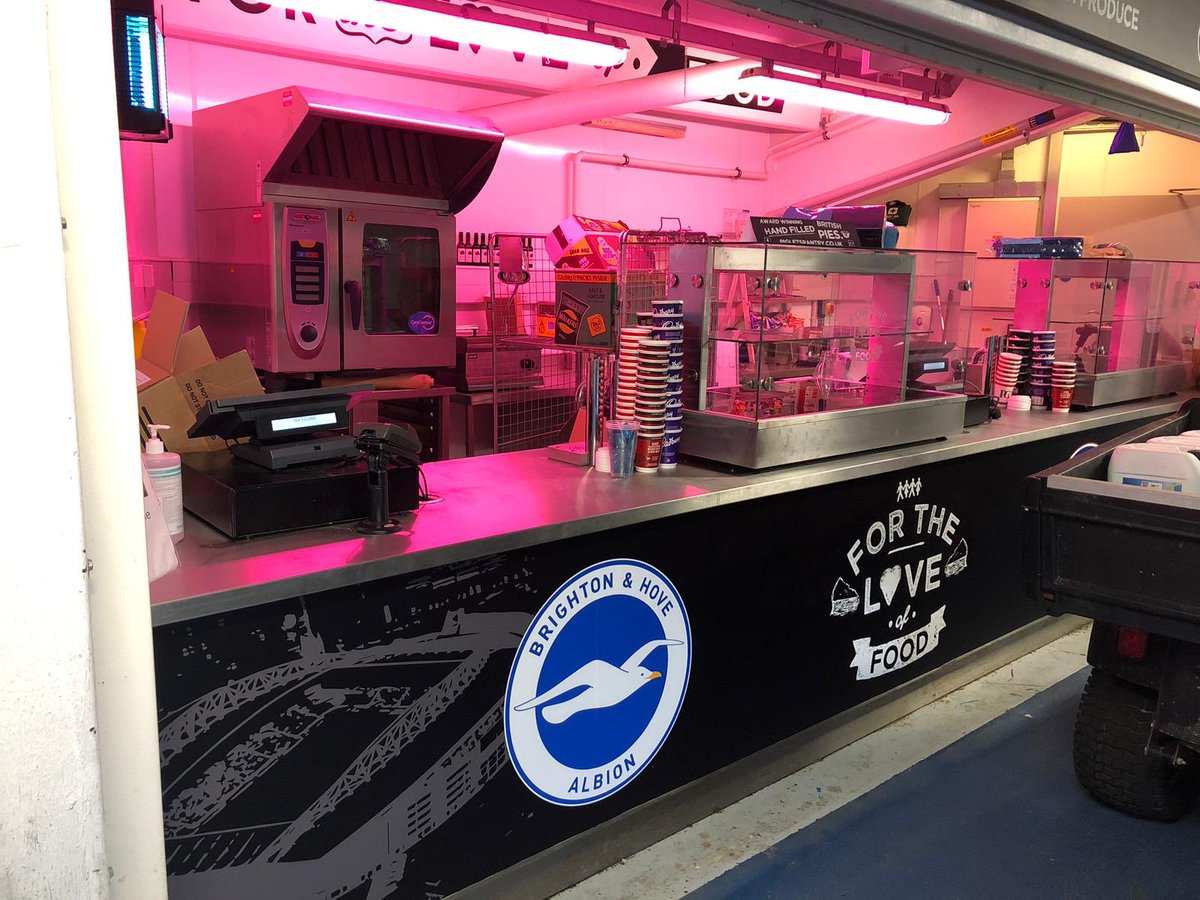 pigletspantry1's tweet photo. #Piglets busy upgrading #North4 today with our new #Kiosk π·π https://t.co/7PyXx3dm4U