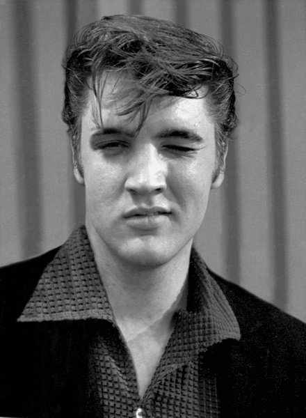 ElvisPresley's tweet photo. Today we remember the man behind the music. Here’s to #TheKing of Rock ’n’ Roll, now and forever <3 #ElvisForever https://t.co/lgfl8RIURC