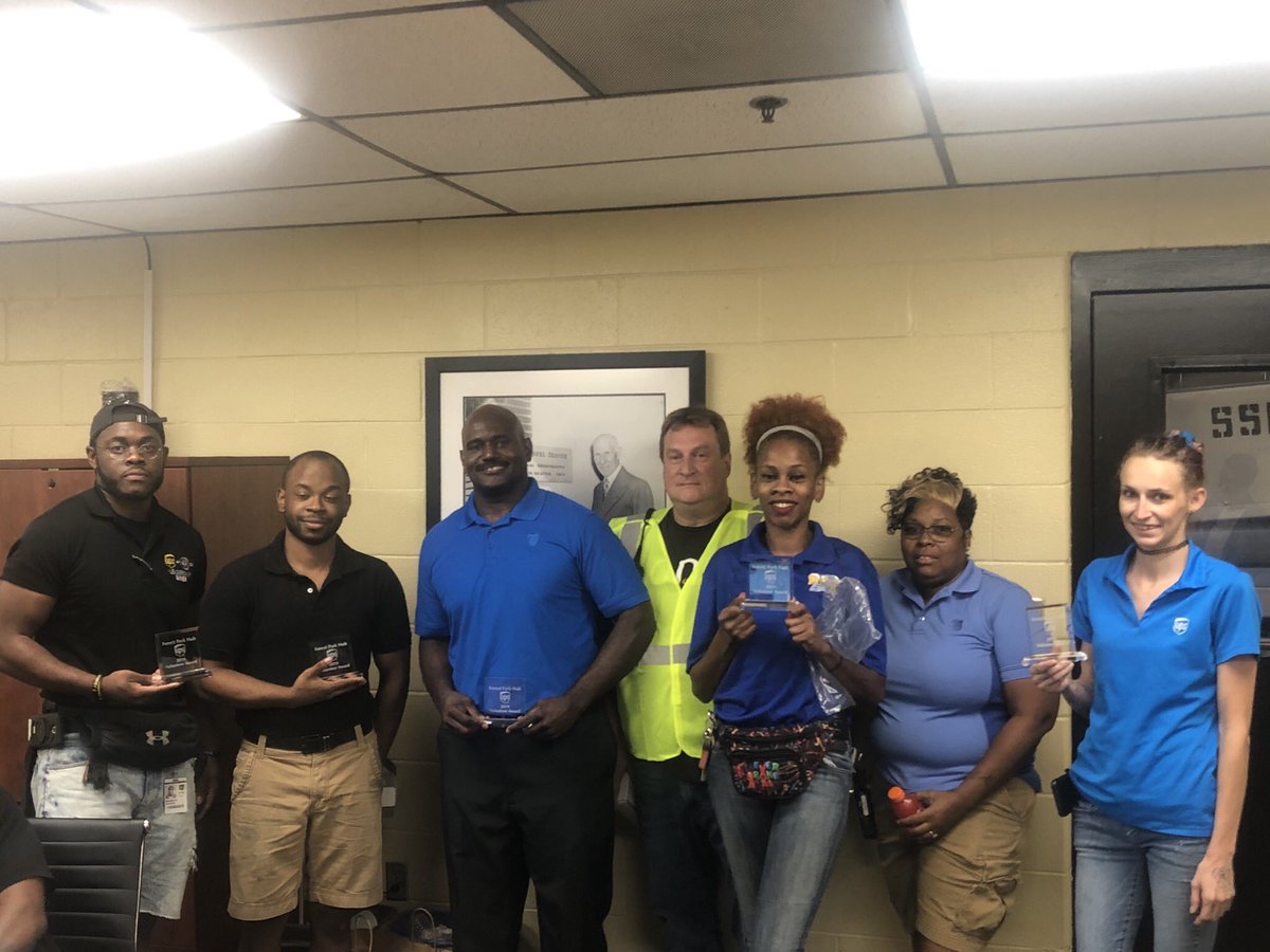 Be intentional in #purposefulgiving.  Forest Park Hub is committed to both giving of their time and talent, and recognized during our United Way Campaign kickoff.  #neighbortoneighbor #WeAreUPS <a href="/DJFightingIrish/">Derrick L. Johnson</a> <a href="/SouthAtlUPSers/">SouthAtlantic UPSers</a>