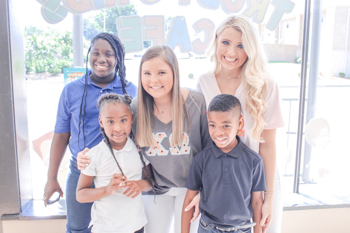 UTMChiOmega's tweet photo. One of Chi Omega’s core values is Service — and we love getting to serve the communities around us! This week, we’ve been helping out at Trudy’s Kids Cafe in Union City! We have loved this experience ❤️ https://t.co/u9hvjN6iLD