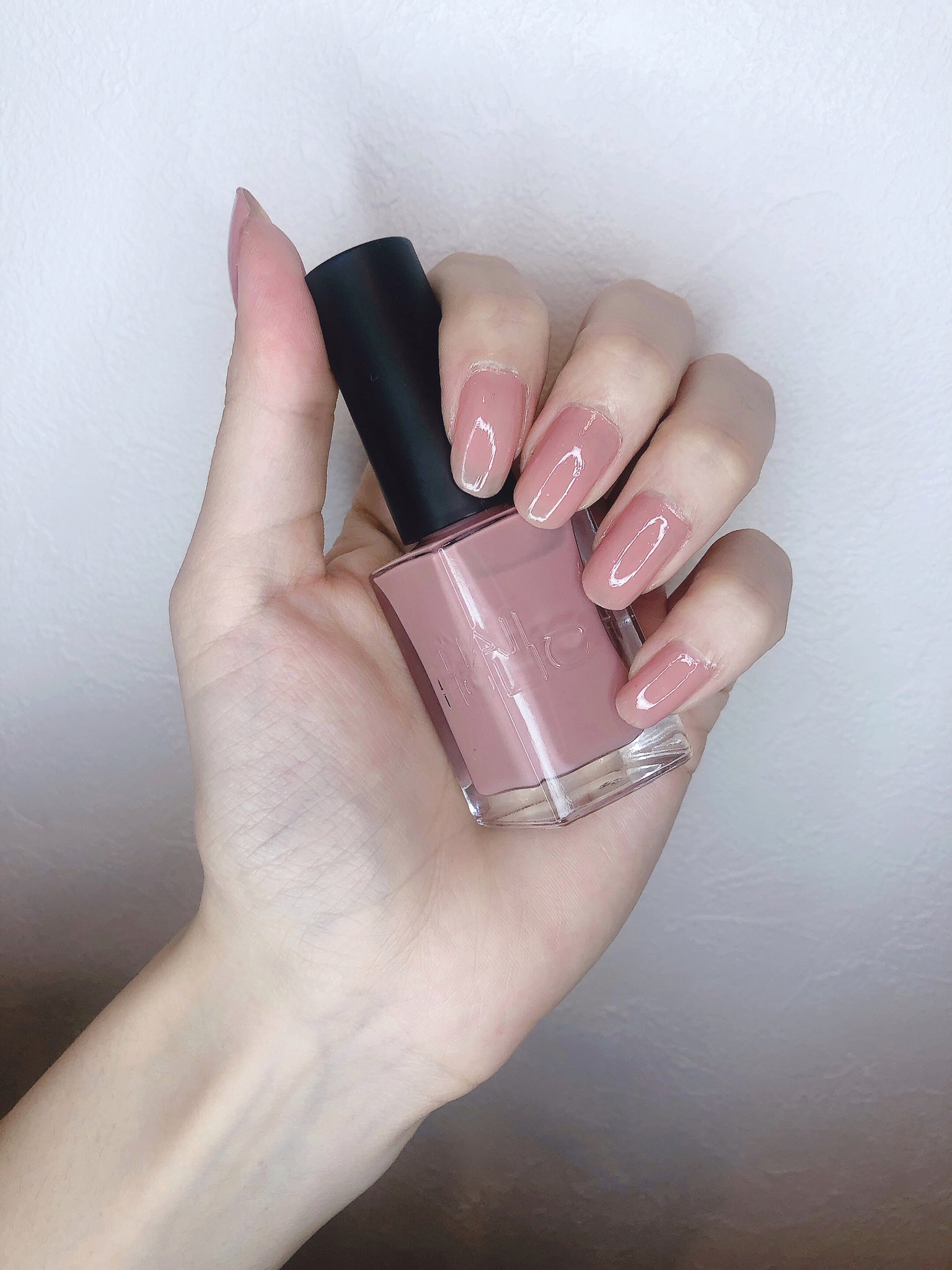 華枝 Hanae モテネイルってこういう色なんじゃないかなと思う 自然で肌馴染みの良いピンク クリアネイルやネイルつけない派にもオススメしたい ナチュラルに手が綺麗に見える ネイルホリックの24 7シリーズのpk0です 従来の