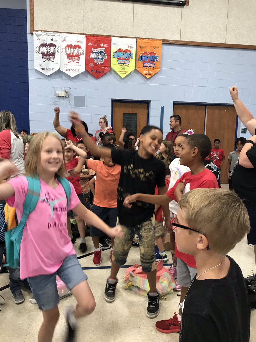 TinaNeese's tweet photo. Great Job #houseViribus #BuzzWorthy @howellprincipal https://t.co/d9NN58FPZK