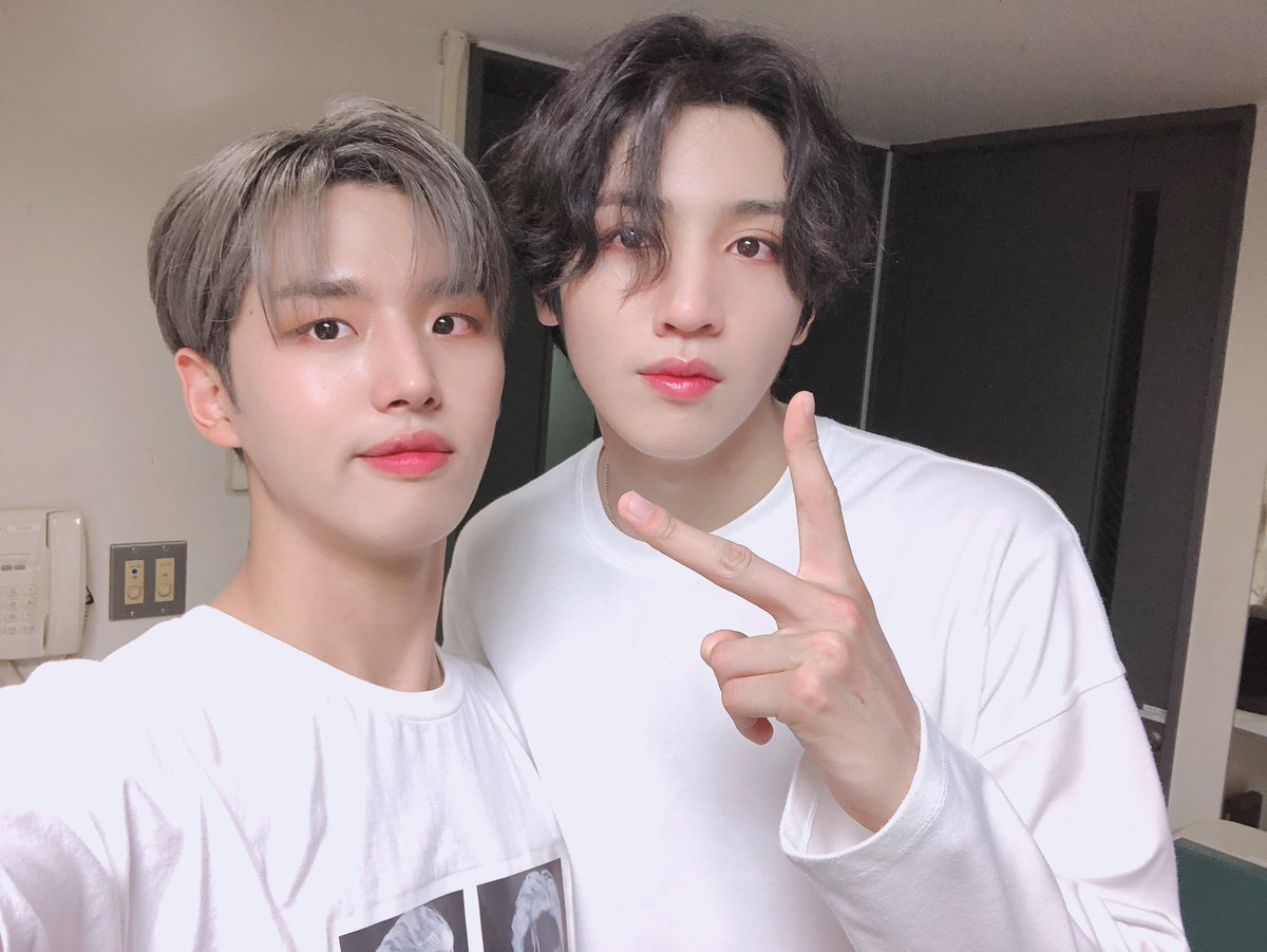 CUBE_PTG's tweet photo. [#홍석] 투석 -> 나도 껴줭 -> 꼈다 히히
Story by 여원 https://t.co/EV9oxzWxL5