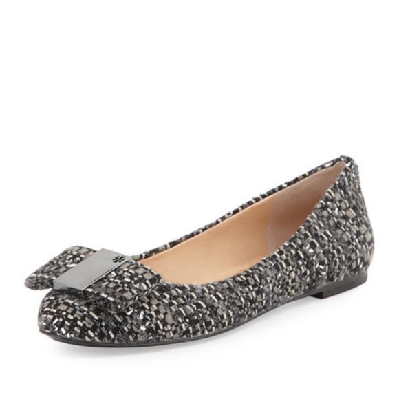 PoshPineapple3's tweet photo. So good I had to share! Check out all the items I'm loving on @Poshmarkapp #poshmark #fashion #style #shopmycloset #toryburch #michaelmichaelkors #audreybrooke: https://t.co/LGpTvhF29q https://t.co/Av71Ab2gHz