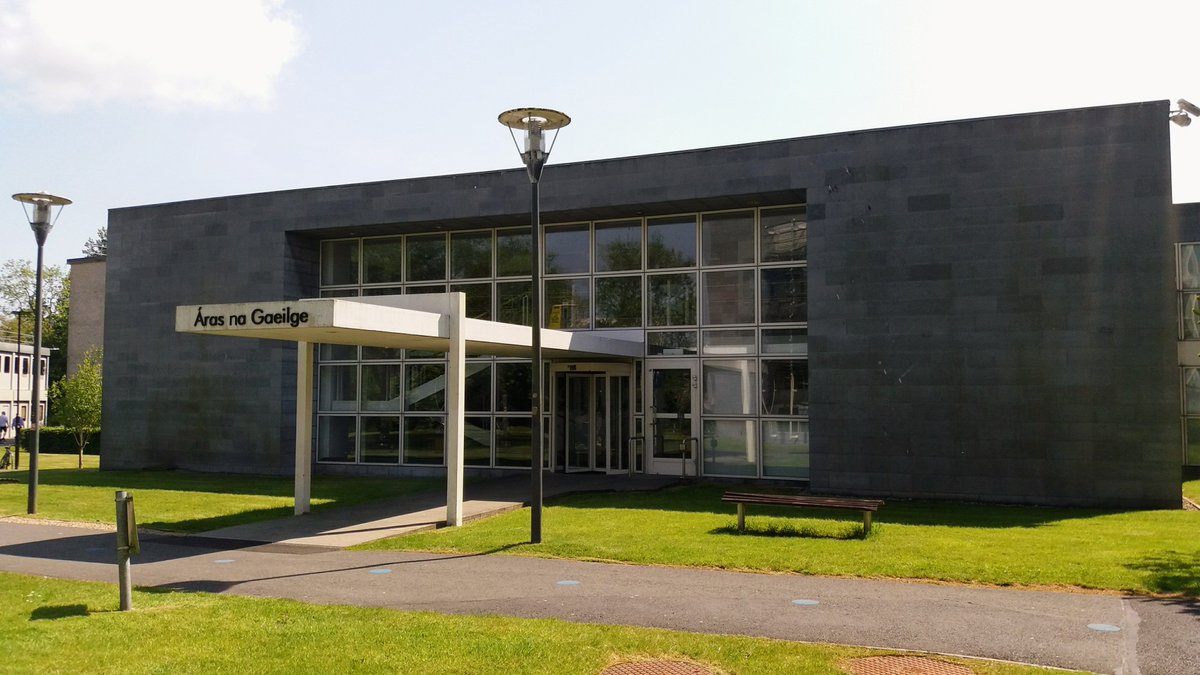 GaeilgeOnaG's tweet photo. Déanaimid comhghairdeas leis na scoláirí a fuair a gcuid torthaí Ardteistiméireachta le déanaí! #CAO2019 Má tá sé ar intinn agaibh an Ghaeilge a roghnú mar ábhar ollscoile ar #GY101, gheobhaidh sibh sonraí faoin gclár BA (Comhonóracha le Gaeilge) anseo: https://t.co/uPQXuA1MZg https://t.co/SjTUCmeRgc