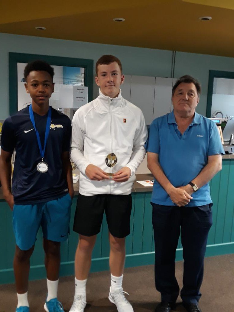 Jennajay45's tweet photo. Swansea 18u dbls winners with Ade &amp; finalist in singles just losing out in a tiebreak 8 -10 great warm up for G1 Nottingham.
@SachaSachag @Better_bathnes @gllsf @TeamSportsAid @WilsonTennisUK @RGFcharity  @swansea_tennis https://t.co/Mgsuq4mwp2