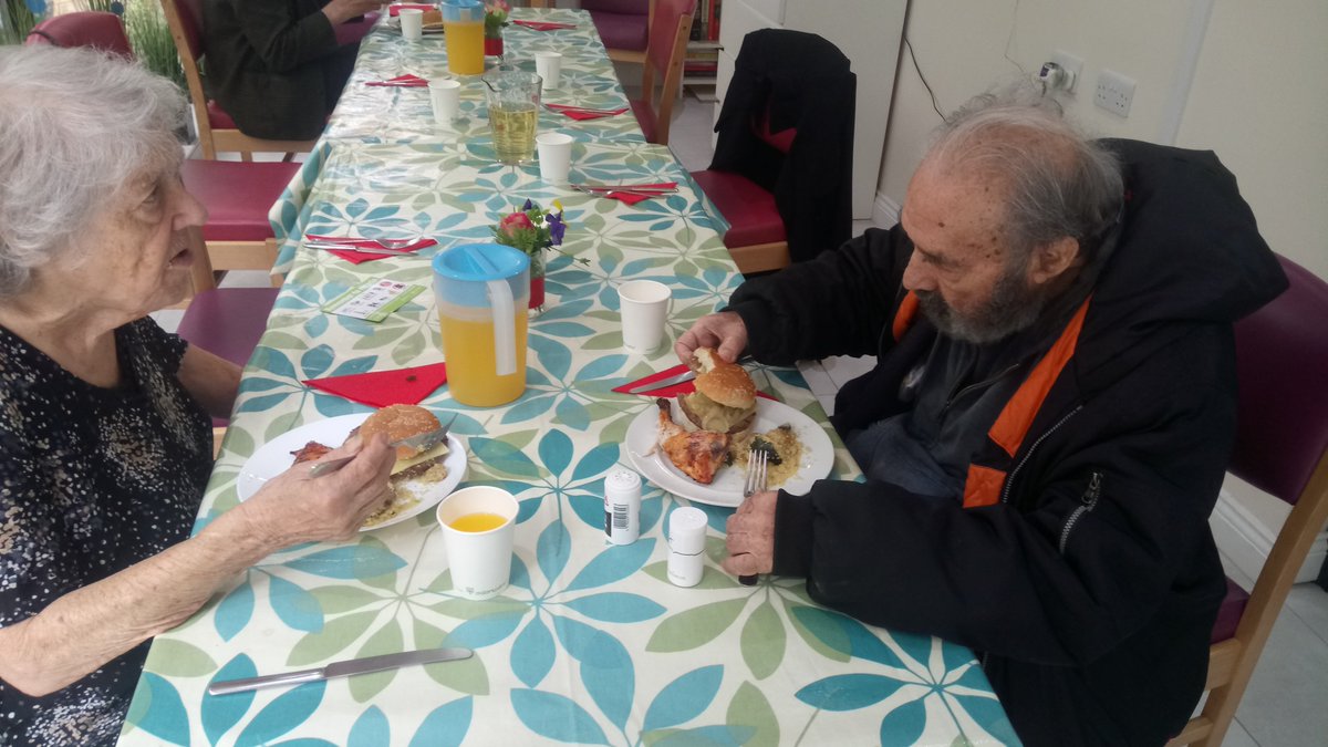AgeUKCamden's tweet image. The delicious Halal BBQ went down a treat at our #MulticulturalEvent at Great Croft in King's Cross today!