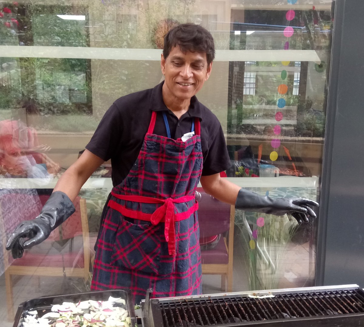 AgeUKCamden's tweet image. The delicious Halal BBQ went down a treat at our #MulticulturalEvent at Great Croft in King's Cross today!