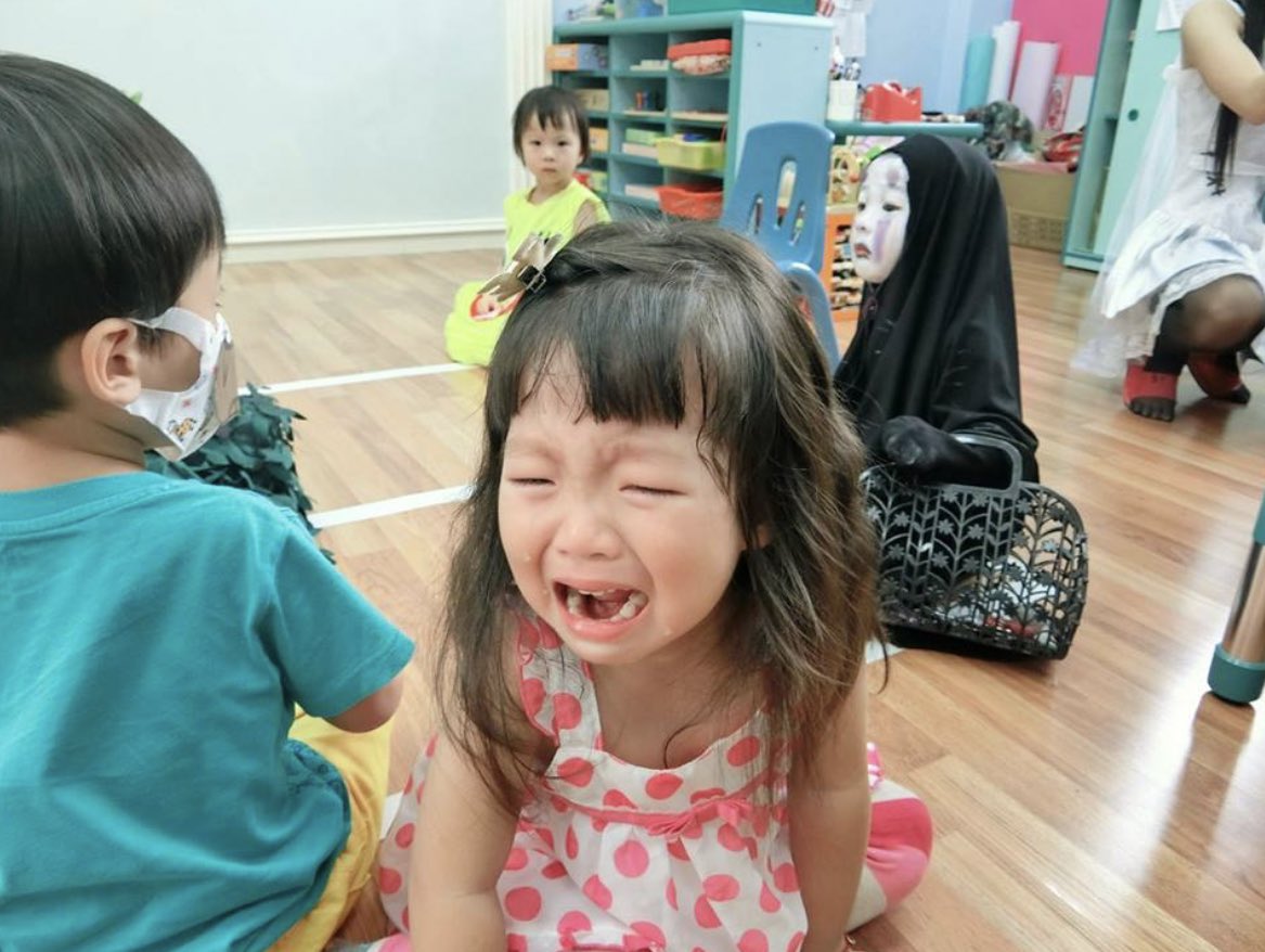 子供じゃなくても泣いてしまう ハロウィンでカオナシのコスプレをする幼稚園児 話題の画像プラス