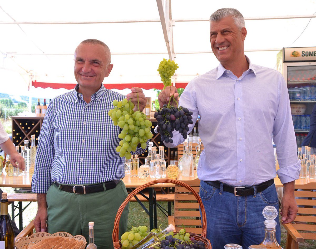 ilirmetazyrtar's tweet photo. Nuk mund të mungoja sot në "Festën #Tradicionale të Vjeljes së Rrushit - Hardh Fest 2019🍇" #Rahovec, ku së bashku me @HashimThaciRKS & @haradinajramush, ndamë urimet për prodhim të mbarë, mirëqenie & begati për vreshtarët, jo vetëm të kësaj zone, por të mbarë #Kosovës.🇦🇱👐🇽🇰 1/2 https://t.co/F3IQ3pegkU