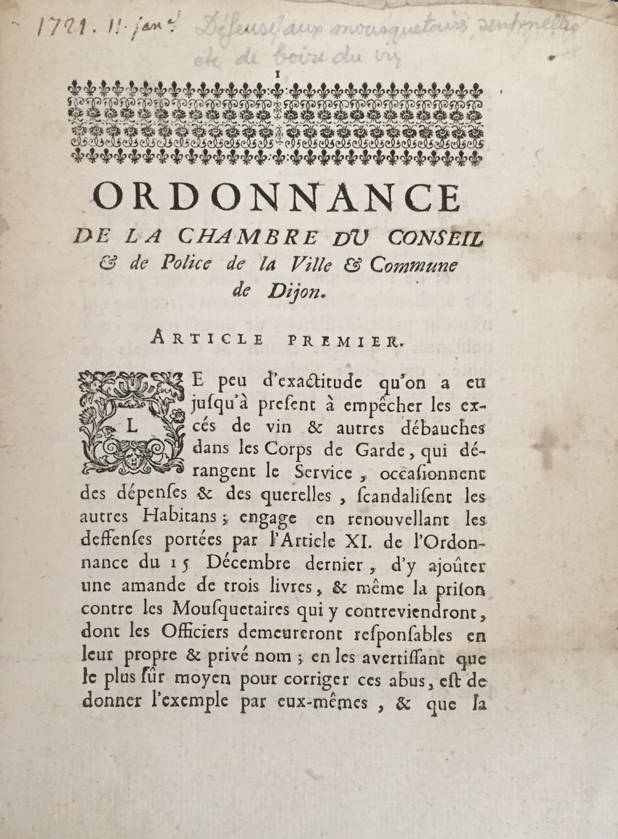 Collection_LdF's tweet photo. #Parties out of control ... c’mon boys, don’t drink and fight: Ordonnance de la chambre du conseil &amp; de police de #Dijon du 11 janvier 1721 faisant défense aux #mousquetaires les excès de #vin &amp; autres débauches dans les corps des gardes; LdF LP-0046 #musketeers #wine #excess https://t.co/792pLgg3yr