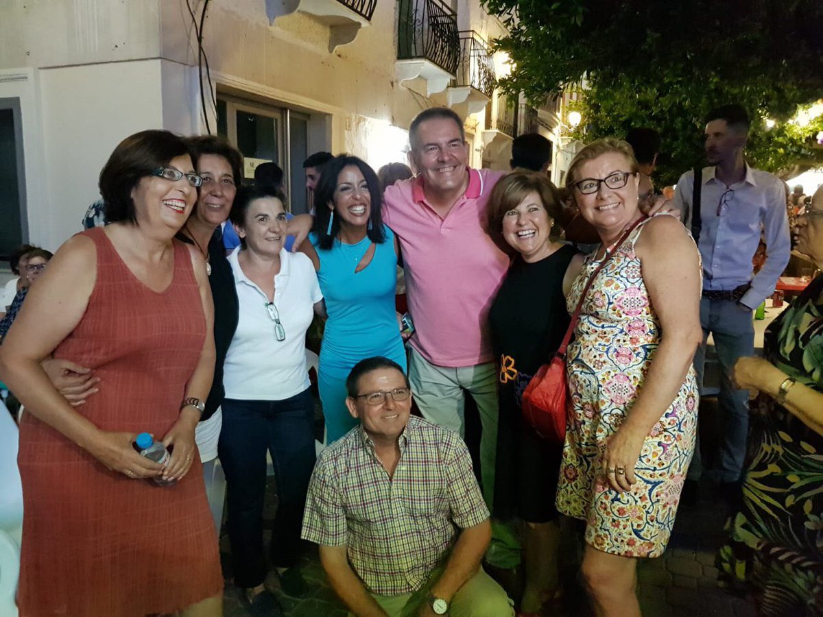 martabosquet's tweet photo. 📸Ha sido para mí un auténtico orgullo y una inmensa alegría ser pregonera de las fiestas de San Roque de #Albanchez. Un pueblo de gente maravillosa, rodeado de un paraje natural impresionante y con preciosas tradiciones.
¡No os perdáis estos días las fiestas de Albanchez!🎊 https://t.co/YUhLHSa0gB