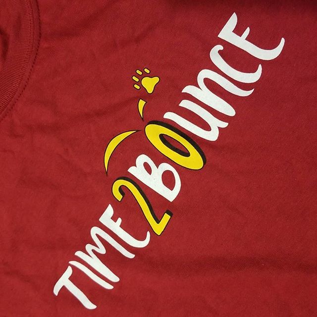 Who's excited for the 1st Friday of their SENIOR year? #mvsenior2020 #ivegotspirityesido #itsagreatdaytobeamonarch bit.ly/3095MTV