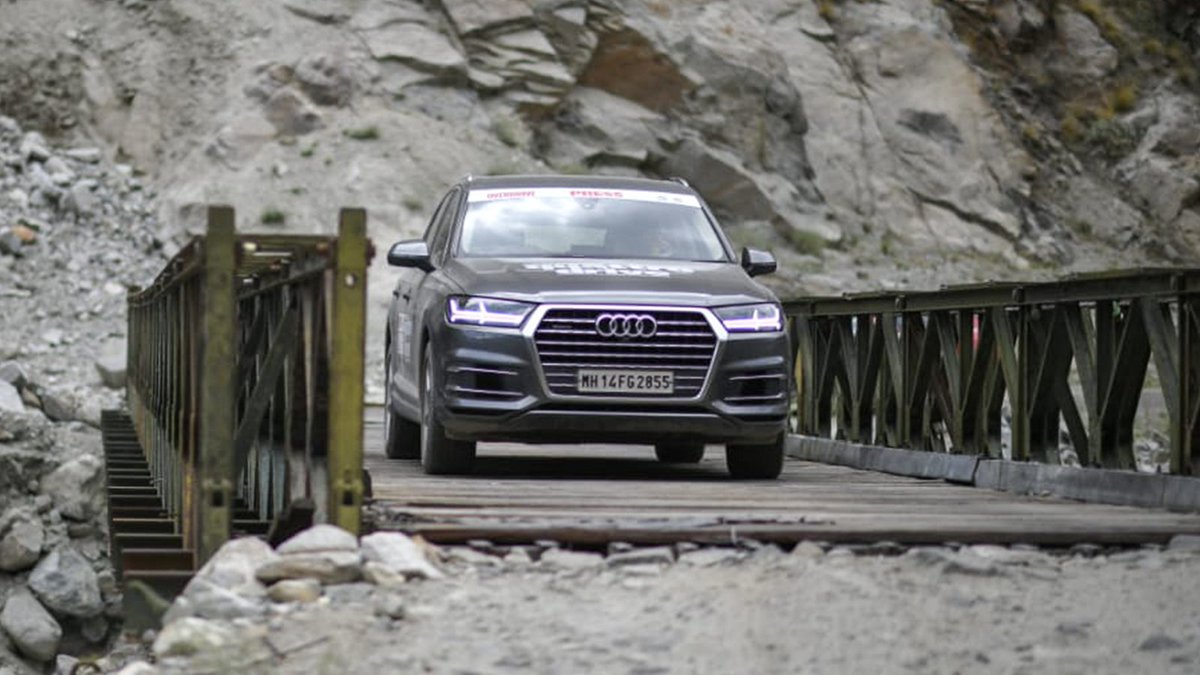 AudiIN's tweet photo. The power of #quattro took us to new heights through tough terrains and brought us to Chorbat La where we raised the flag. #IndependenceDay #IndependencequattroDrive #AdventureWithAudi #TogetherWithAudi https://t.co/Kakt68Pnui