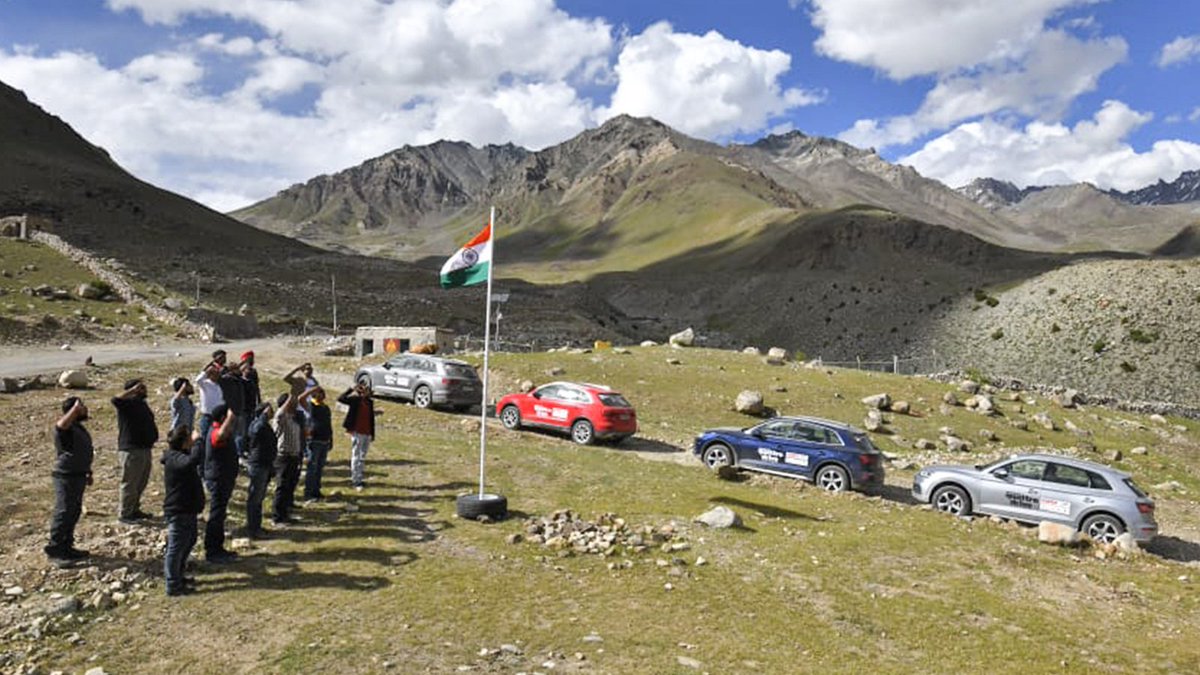 AudiIN's tweet photo. The power of #quattro took us to new heights through tough terrains and brought us to Chorbat La where we raised the flag. #IndependenceDay #IndependencequattroDrive #AdventureWithAudi #TogetherWithAudi https://t.co/Kakt68Pnui