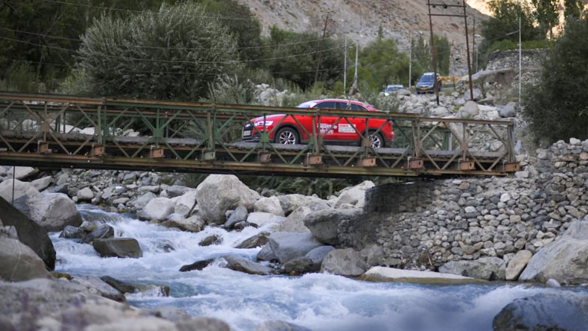 AudiIN's tweet photo. The power of #quattro took us to new heights through tough terrains and brought us to Chorbat La where we raised the flag. #IndependenceDay #IndependencequattroDrive #AdventureWithAudi #TogetherWithAudi https://t.co/Kakt68Pnui