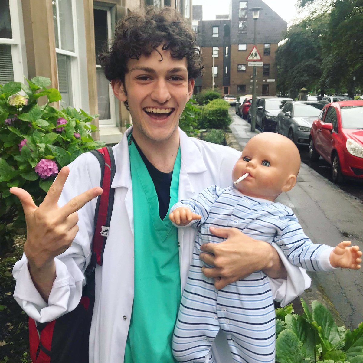 Our irresponsible baby prop is scaring people on the mile... 🍼 #edfringe #makeyourfringe #edinburghfringe2019 #theatre #blackcomedy #comedy #thesevensecondtheory