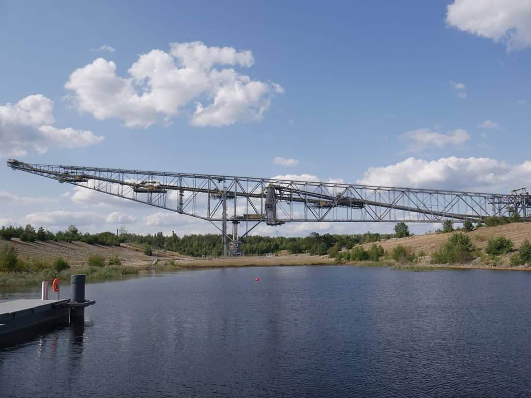 IHKCottbus's tweet photo. Ausschuss für #Umwelt und #Energie am Besucherbergwerk F60 in #Lichterfeld. Dr. Schulze, Fraunhofer IVI #Dresden stellte das schwimmende autartec®-Haus am Bergheider See vor. https://t.co/xXRhl1kscL
