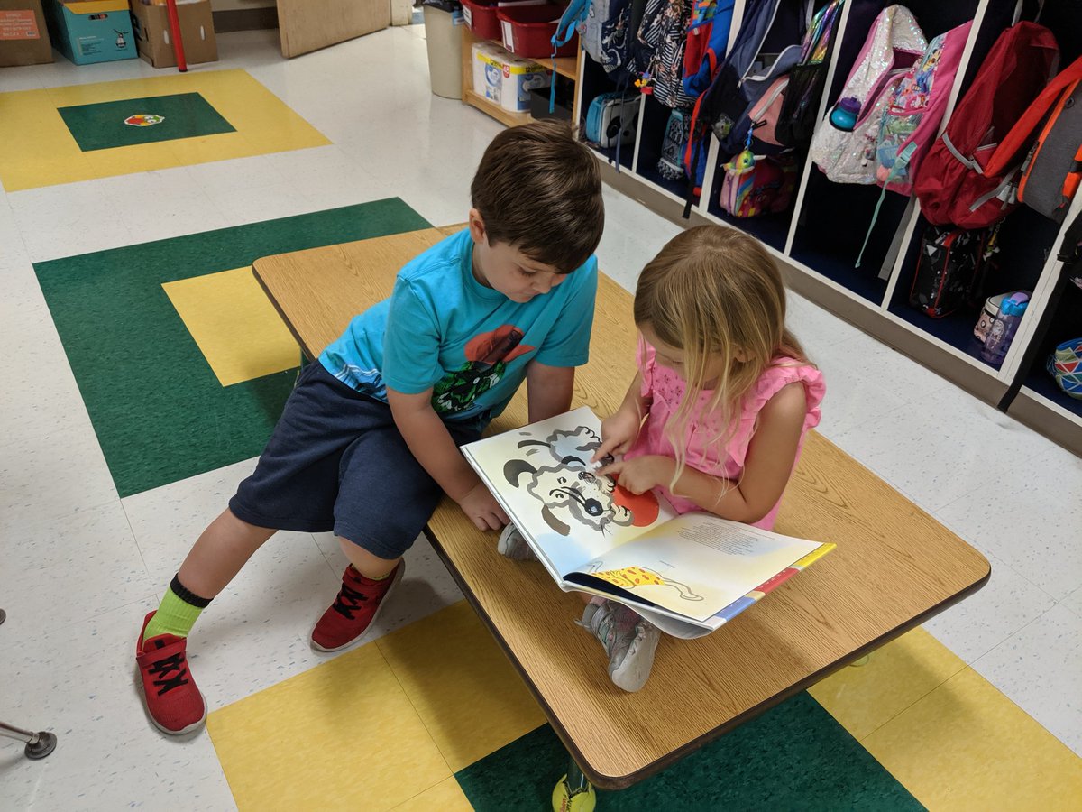 MissPattison4's tweet photo. We are loving reading wordless picture books with our buddies. #nhcschat #eatonreads @EatonElemSchool https://t.co/qKeW2zWIcg