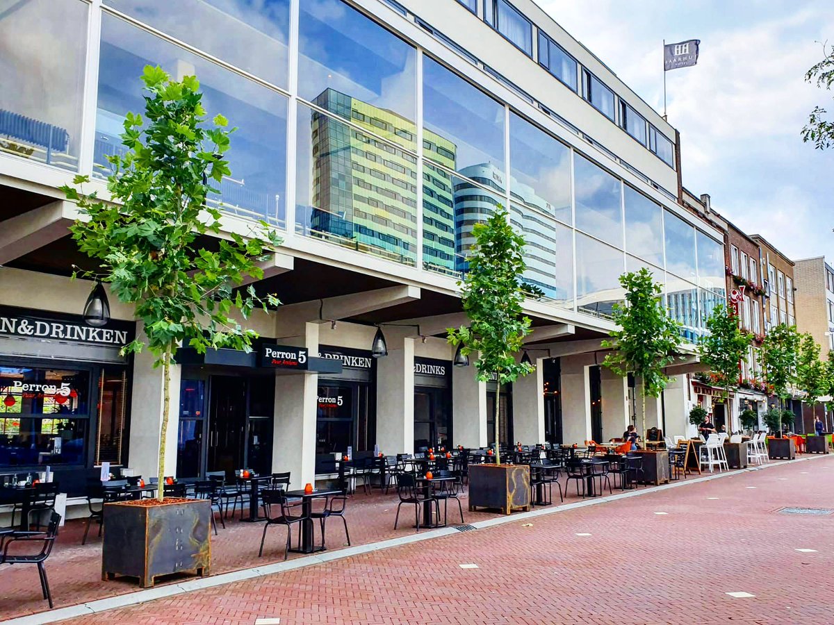 Ons nieuwe terras 💚! #weloveit #greeninthecity