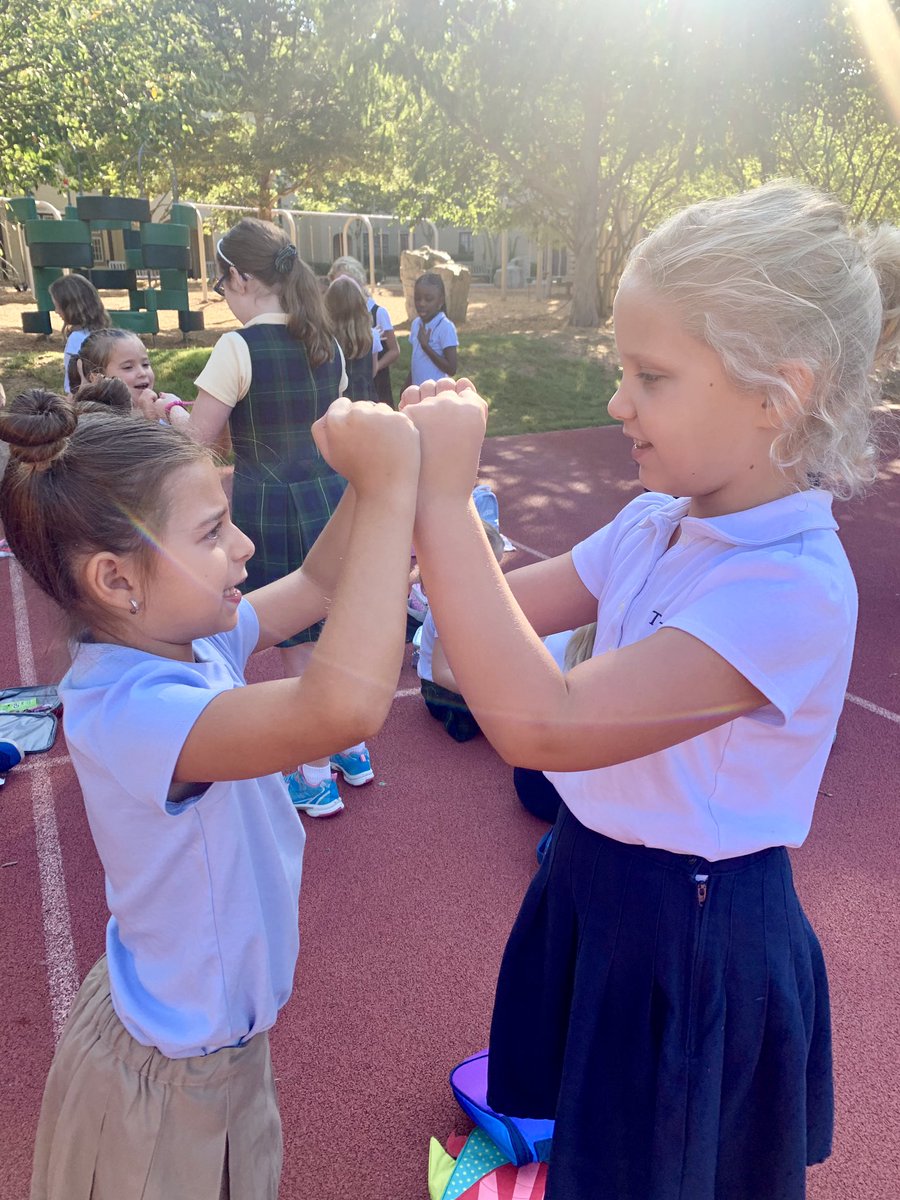CaseyLeonard__'s tweet photo. We loved getting together will ALL of the second graders today for a special snack and recess! #TrinityLearns #TrinityPlays https://t.co/nm2PPKBYtG