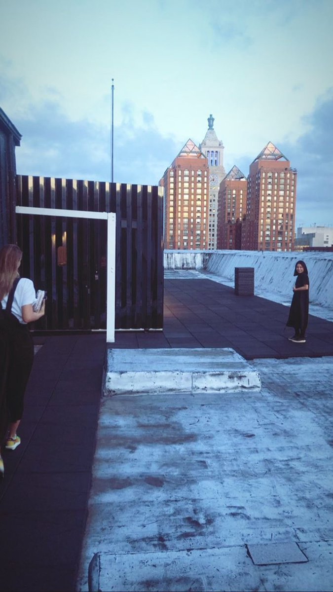 wesupportmasha's tweet photo. #WhenInNYC 🍎 https://t.co/fxpuk1stRE