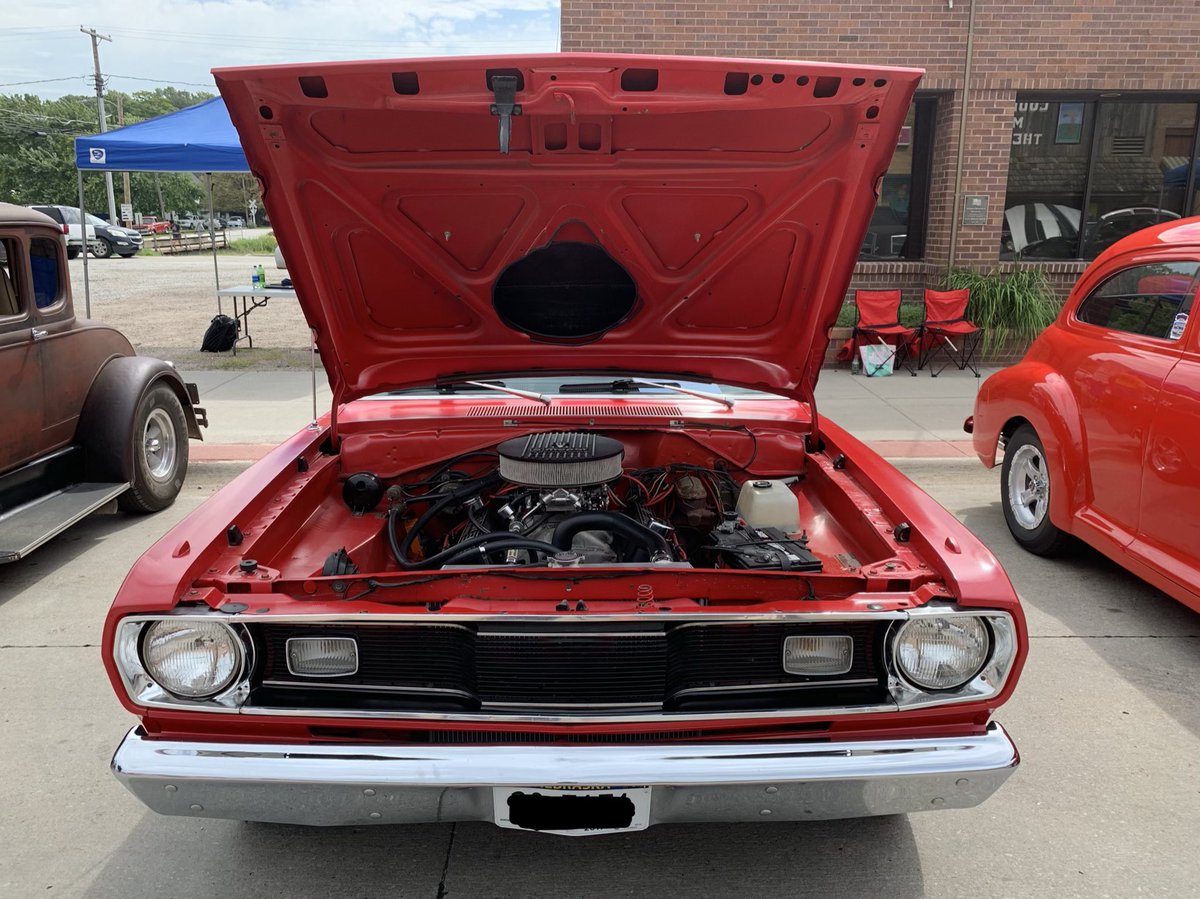 PONDimonium's tweet photo. Happy #FrontEndFriday .
.
#mopar #plymouth #valiant #scamp #1971 #abodymopar #notadart #lunati #keithblackinc #milodon #TTIheaders #lokarequipped #holleyperformance #edelbrock #alteredarmy https://t.co/U6GXTw4tWw
